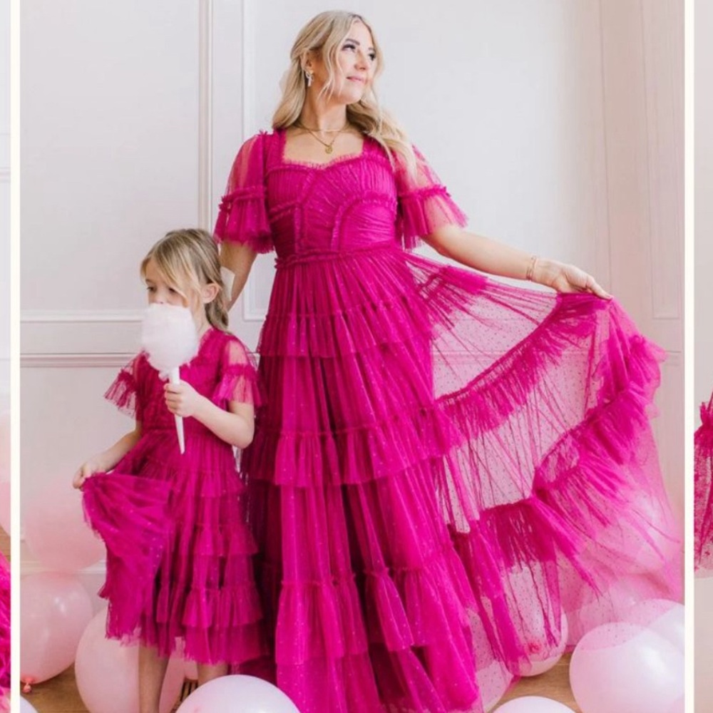 Ivy City- Whimsical Dress with Sweetheart-Neck in Fuchsia